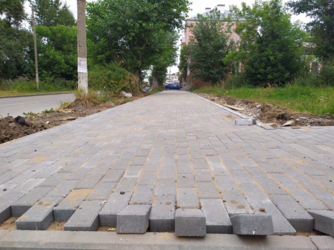 В 2020 году тротуары в Соликамском округе асфальтируют и выкладывают плиткой